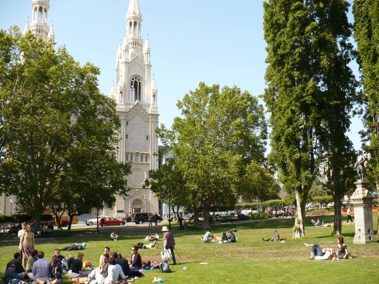 San Francisko - Washington square a kostel Svatého Petra a Pavla