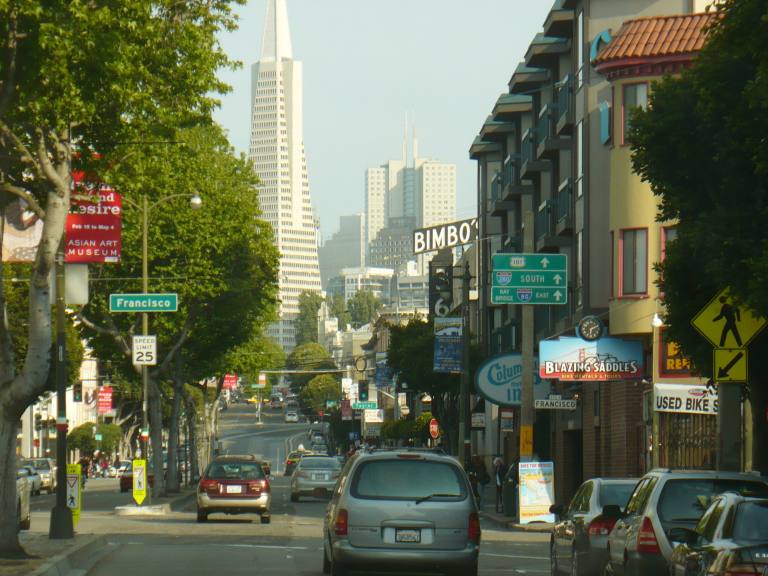 San Francisko - Columbus avenue a Transamerica Pyramid Building 