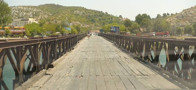 most pøes øeku Bunu u cípu Skodarského jezera v Albánii