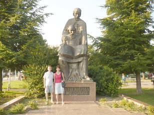 u sochy Cyrila a Metodìje v makedonském mìstì Ochrid