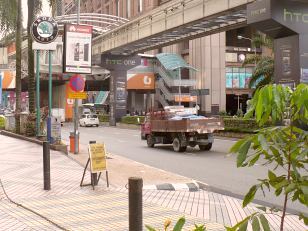 Reklama Škody auto v centru Kualy Lumpur (vlevo nahoøe)