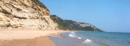 dlouhá pláž od Santa Barbary k jihu