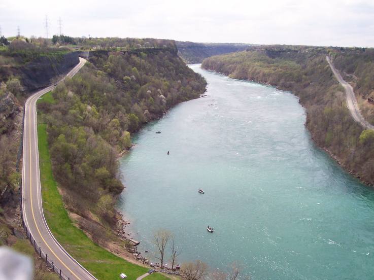 �eka Niagara z mostu